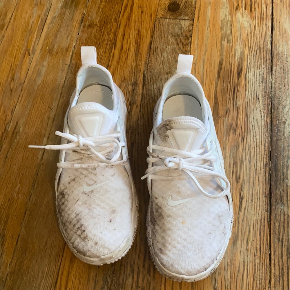 White Nike Acalme Running Shoes